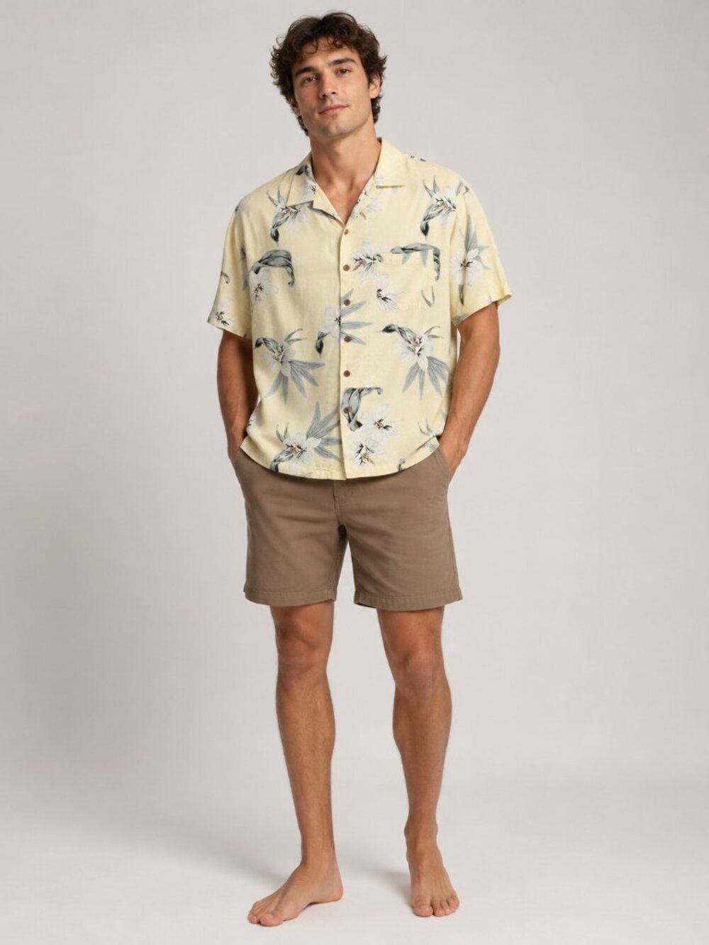 Caribbean Joe Men’s L Cream Floral Rayon Hawaiian Aloha Camp Shirt Description